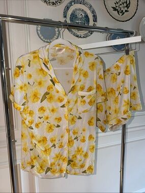 In My Sundays Yellow Daffodil Short Sleeve & Short Pajama Set